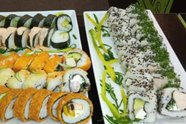 Disfrutas estas 70 piezas de selección que Mitsuko Sushi tiene para ti — Mitsuko Barrio Italia