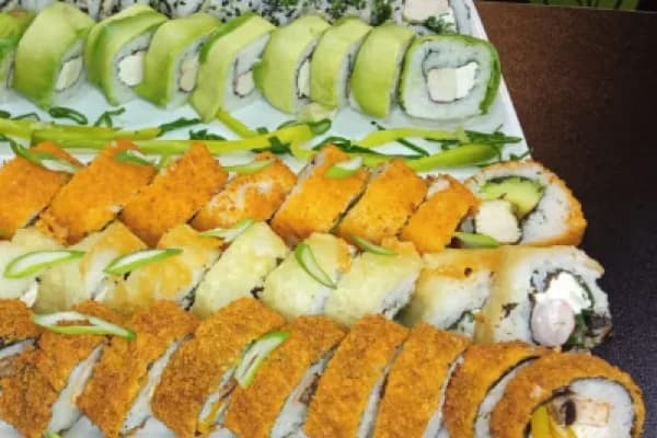¡Que suenen esos palillos! 50 piezas de sushi VIP — Mitsuko Barrio Italia