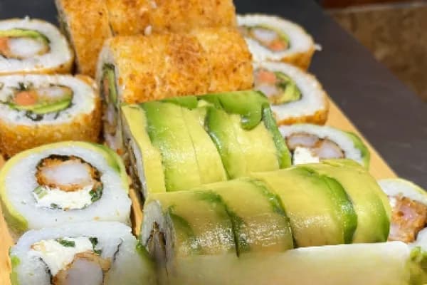 ¡Que suenen esos palillos! 24 piezas de sushi VIP — Kadzoku Sushi