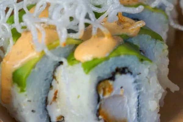 ¡Que suenen esos palillos! 10 piezas de sushi VIP — Kaito Sushi