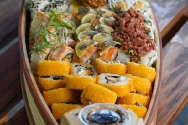¡Que suenen esos palillos! 90 piezas de sushi VIP — Kaito Sushi