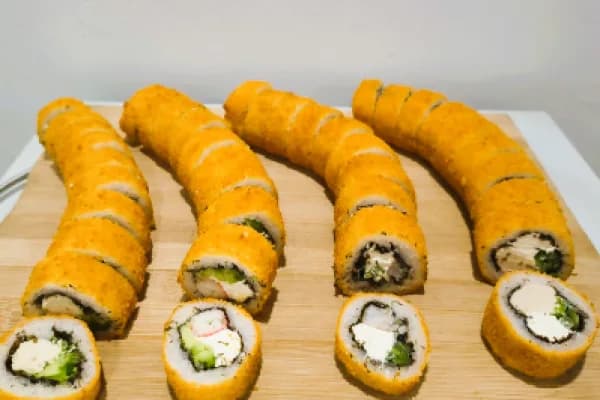 ¡40 piezas del mas rico sushi! No te quedes sin probar estas ricas piezas — Roll y Gift Sushi 