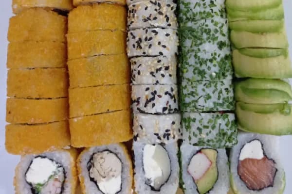 ¡Locura de sabores! RIcas 50 piezas de sushi . Imperdible descuento — Sushi Naki