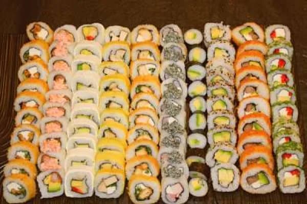 ¡Único y exquisito cupón! 100 piezas de sushi para compartir — Urban Sushi