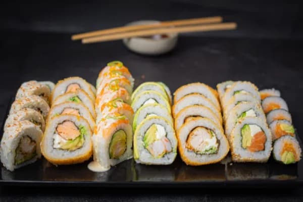 ¡MIx de 70 piezas! variedad de sabores y un exclusivo sabor — Kuzko Sushi