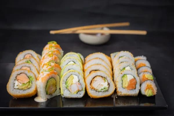 ¡MIx de 60 piezas! variedad de sabores y un exclusivo sabor — Kuzko Sushi