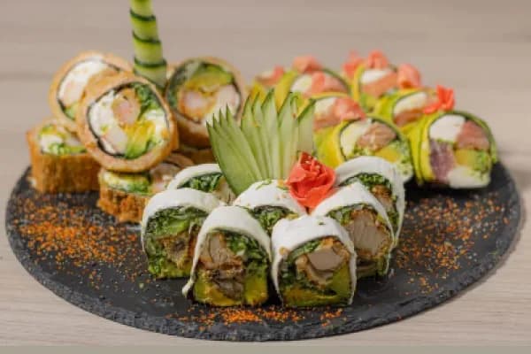 ¡24 piezas del mas rico sushi! No te quedes sin probar estas ricas piezas — Saloma Sushi