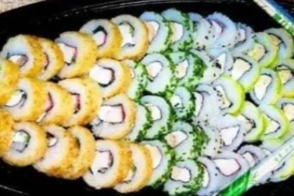 ¡50 bocados de sushi! Rico e increíble cupón que con un sabor único — Tako Nikkei
