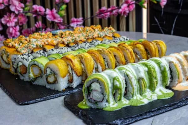 ¡Único y exquisito cupón! 60 piezas de sushi para compartir — Sushi Maky Manuel Montt