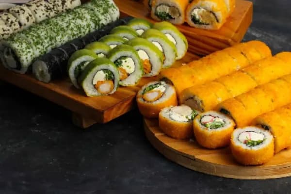 ¡100 bocados de sushi! Rico e increíble cupón que con un sabor único — Fuji Sushi