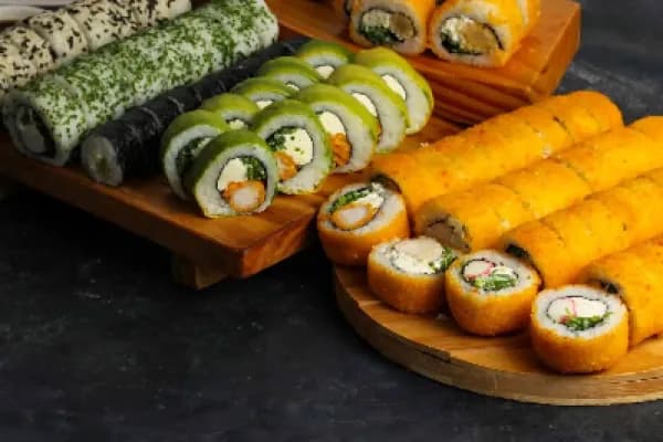 ¡100 bocados de sushi! Rico e increíble cupón que con un sabor único — Fuji Sushi