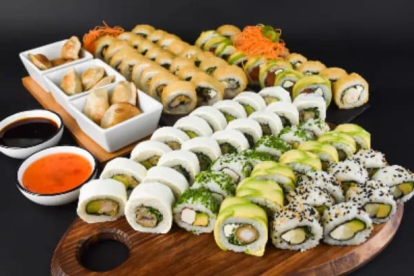 ¡100 bocados de sushi! Rico e increíble cupón que con un sabor único — Bonsai Sushi