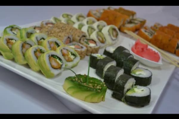 ¡MIx de 100 piezas! variedad de sabores y un exclusivo sabor — Sushi Koi Ñuñoa