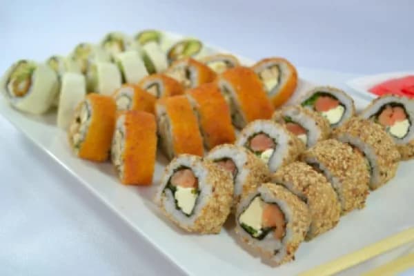 ¡MIx de 70 piezas! variedad de sabores y un exclusivo sabor — Sushi Koi Ñuñoa