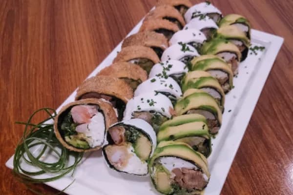 ¡Imperdible! ¡No te quedes sin estas ricas 24 piezas de selección! — Expréss Sushi Delivery