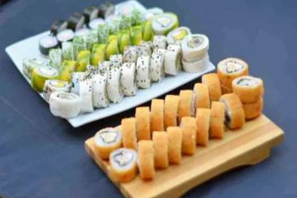 ¡Único y exquisito cupón! 80 piezas de sushi para compartir — Mary’s Sushi rolls