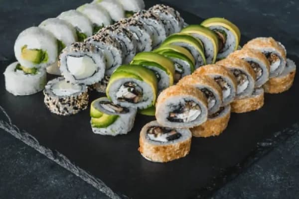 ¡Deliciosas piezas de sushi a precio especial! — Tako Nikkei