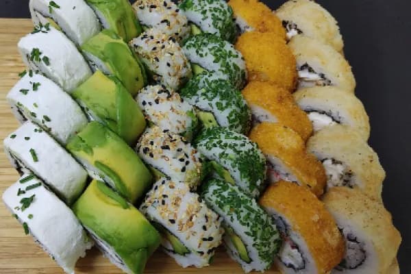 ¡Delicias imperdibles! 100 ricas piezas para compartir. No te lo pierdas — Sugoy Sushi