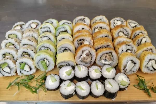 ¡50 piezas de los mejores sabores! No te lo puedes perder — Kitai Sushi
