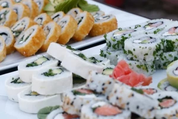 ¡Mix de 100 piezas! variedad de sabores y un exclusivo sabor — Japón Express Sushi