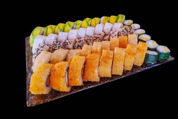 Combo Mix: Variedad de Rolls Fríos y Calientes — Expréss Sushi Macul